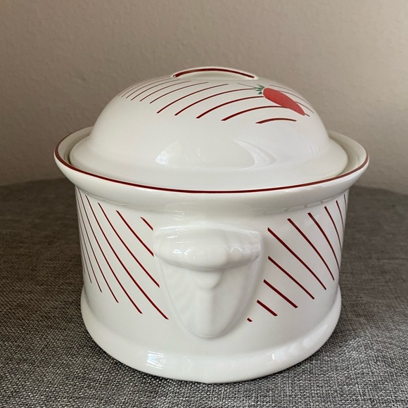Mikasa Fresh Fruit Strawberries Bake & Serve Lidded Tureen. 1980’s - Picture 2 of 6